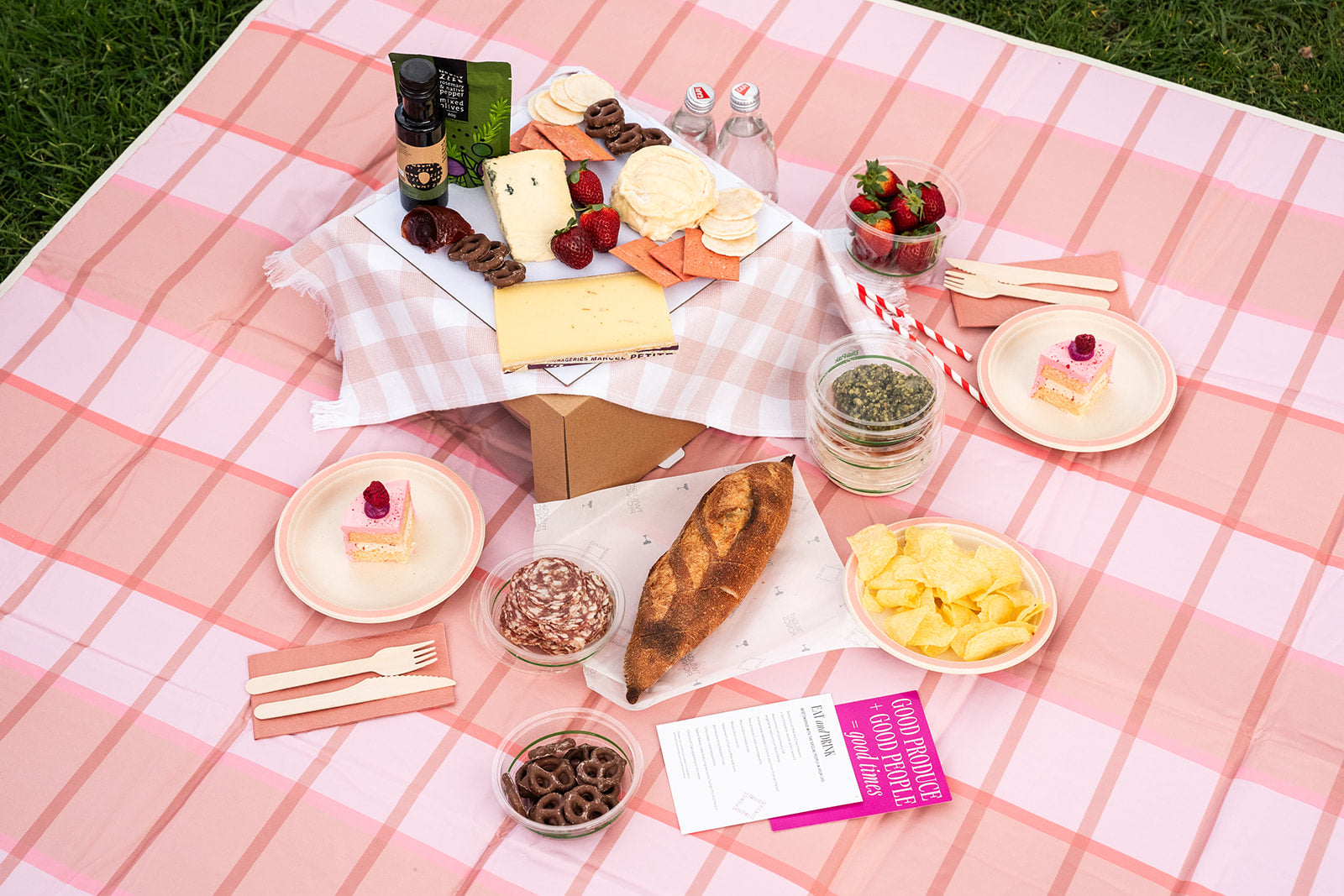 THE PARED BACK PICNIC BOX FOR TWO
